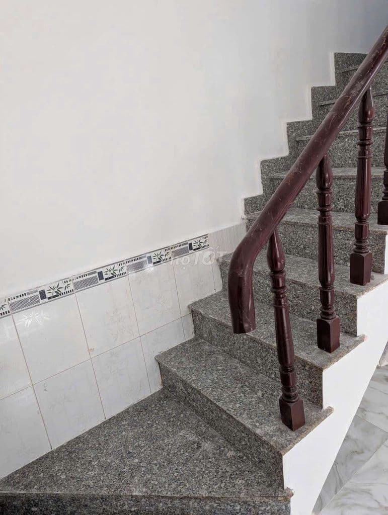 BÁN NHÀ SÁT LŨY BÁN BÍCH 52 M 1 TRỆT 1 LỬNG GIÁ NHỈNH 4 TY