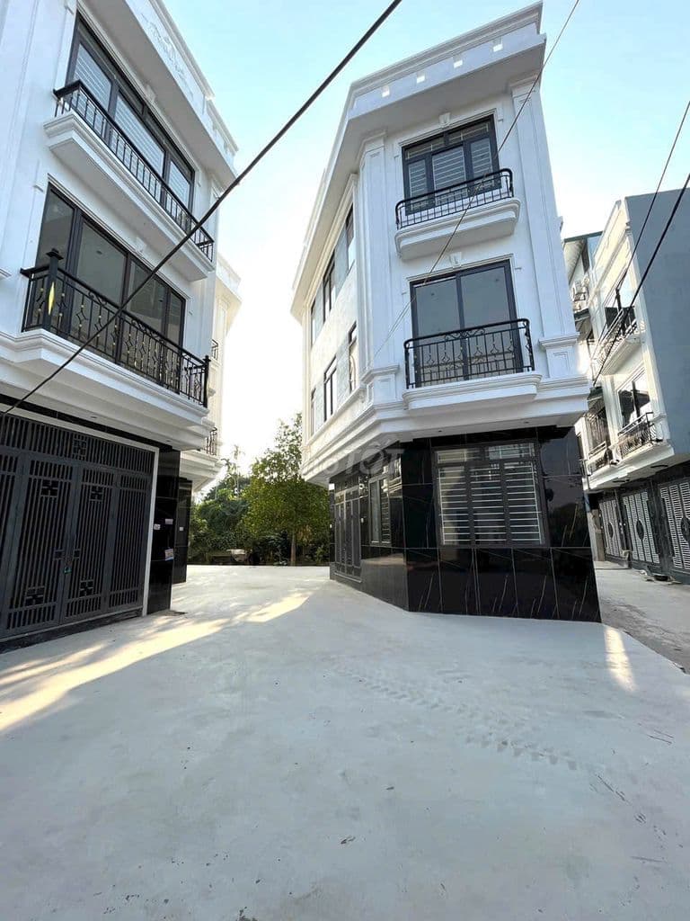 Nhà 3 tầng ngay sát trường ĐH sư phạm thể thao phụng châu - Ảnh 2