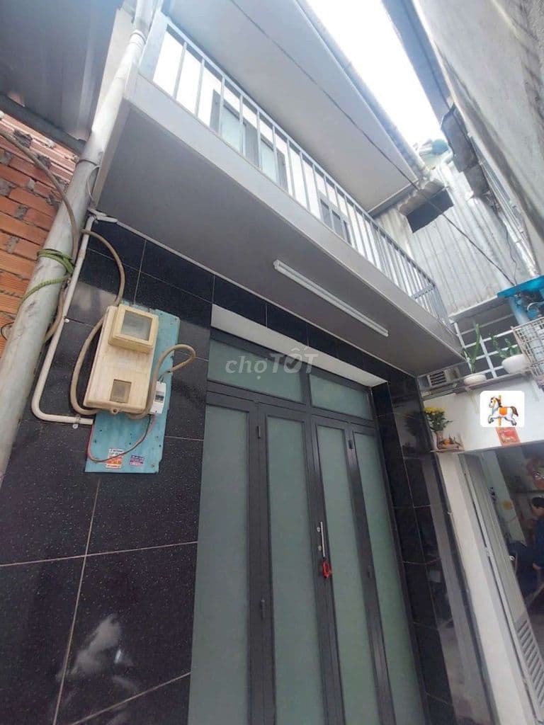 Bán nhà đường Phạm Hùng C2 DT.3m5×8m } 1 Lầu 1 Phòng 2 toilet hẽm 2m5.