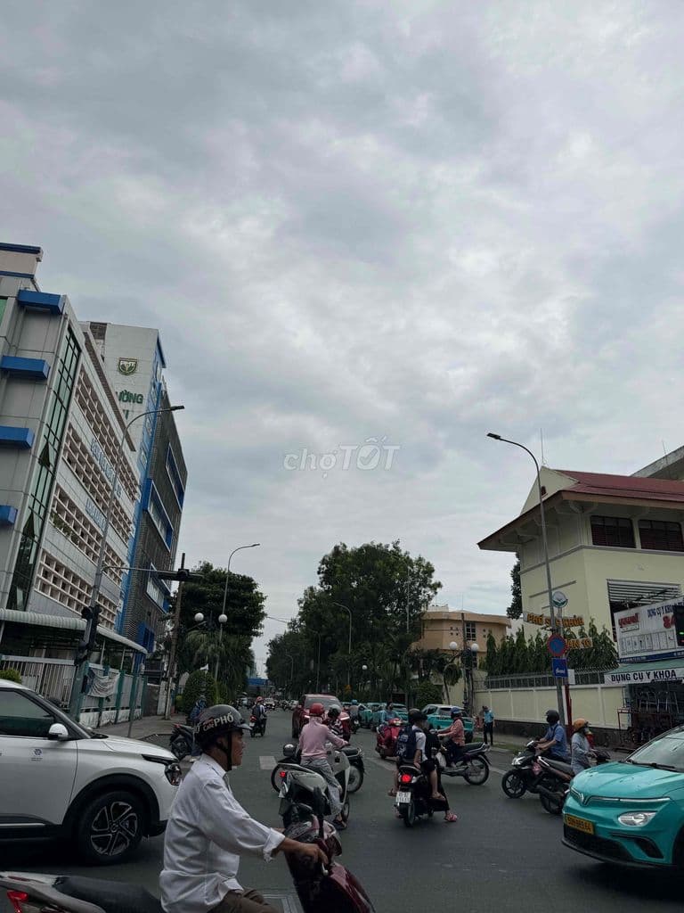 Bán nhà gần Lê Đại Hành chỉ 1km- Hẻm 7m- Dt 6,7x12m NH 8.4m