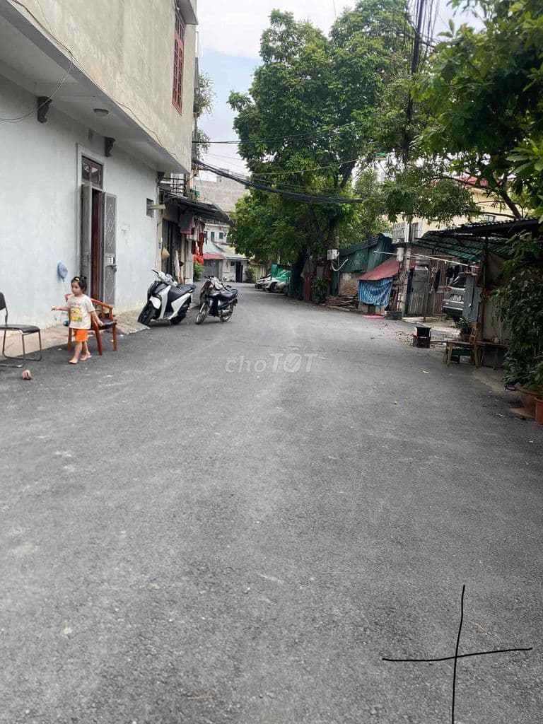 Hơn 5 tỷ đất Phú Diễn- gần trường ĐH Tài Nguyên-40m2- oto đỗ gần