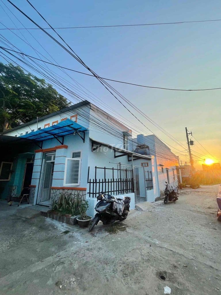 NHÀ HÓC MÔN GẦN CHỢ NHỊ XUÂN 4,5 X 7 GIÁ 295 TRIỆU