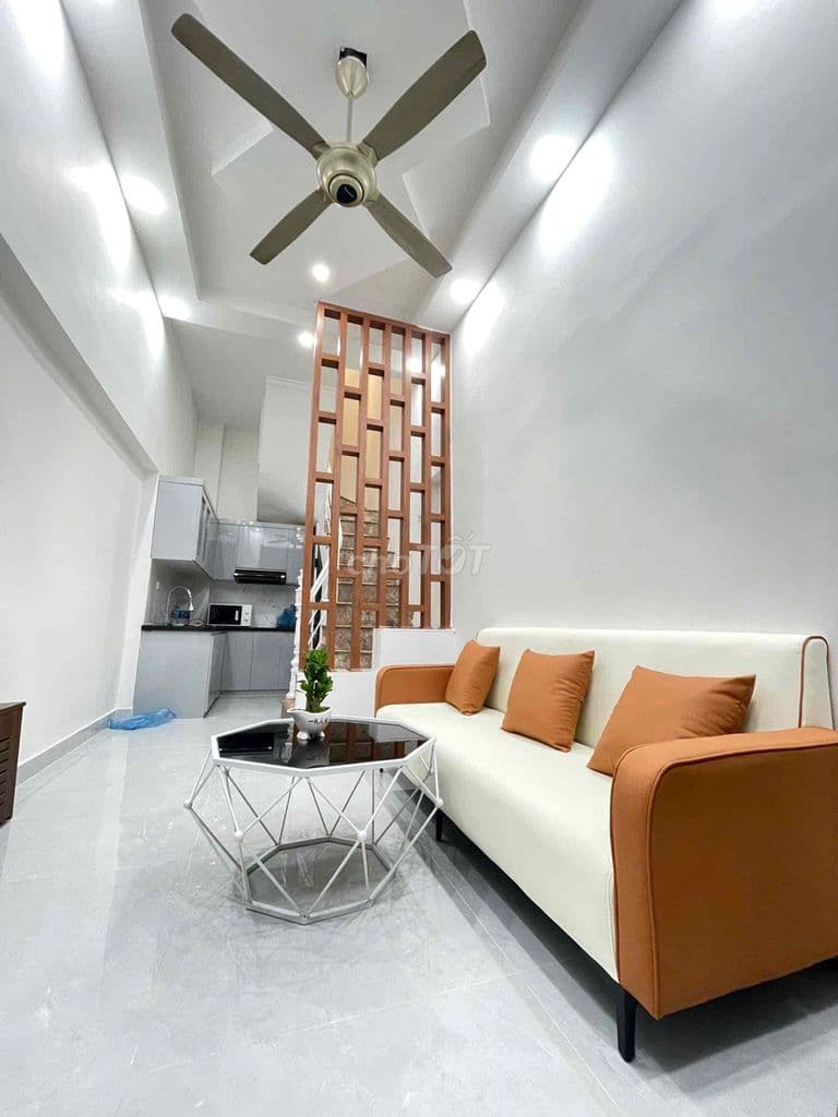 6,28 TỶ NHÀ NGÃ TƯ SỞ - VÀI BƯỚC RA Ô TÔ - ROYAL CITY BÊN CẠNH - Ảnh 3