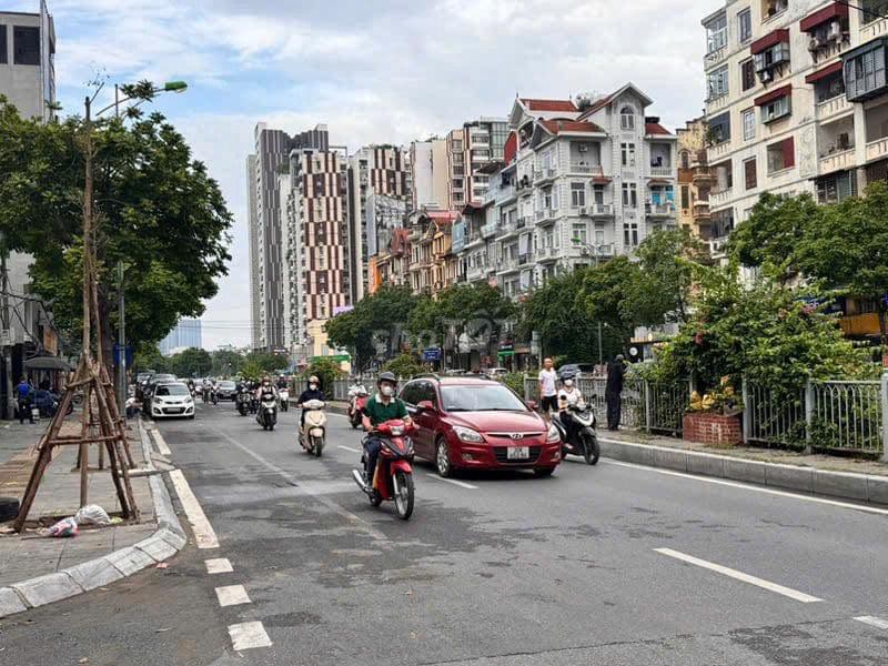 Chính chủ gửi bán nhà Trung Kính–Mạc Thái Tổ mt 5m 2mặt ngõ ôtô đỗ cửa