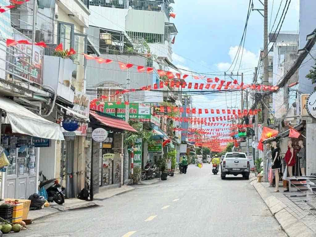 NHÀ NÁT (4 x 14) - 20m ra Mặt Tiền Nguyễn Văn Công, phù hợp xây mới