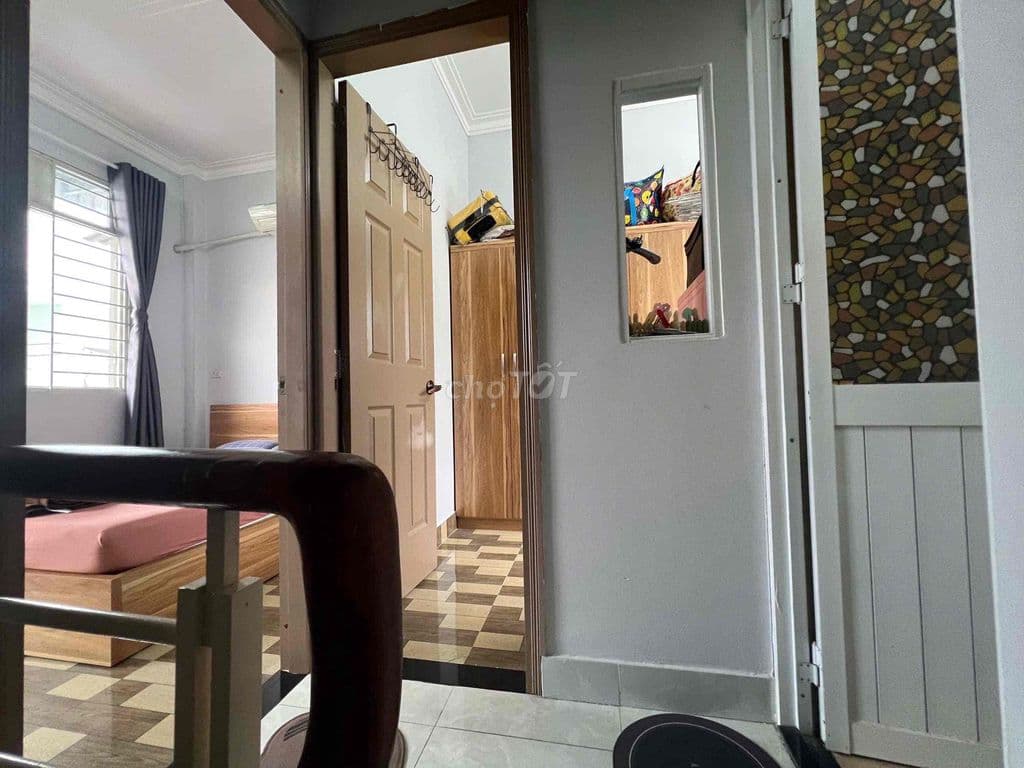 NHÀ RỘNG RÃI NGAN 4,5 x 8M. 1 lầu Đường huỳnh tấn phát , có sổ hồng.