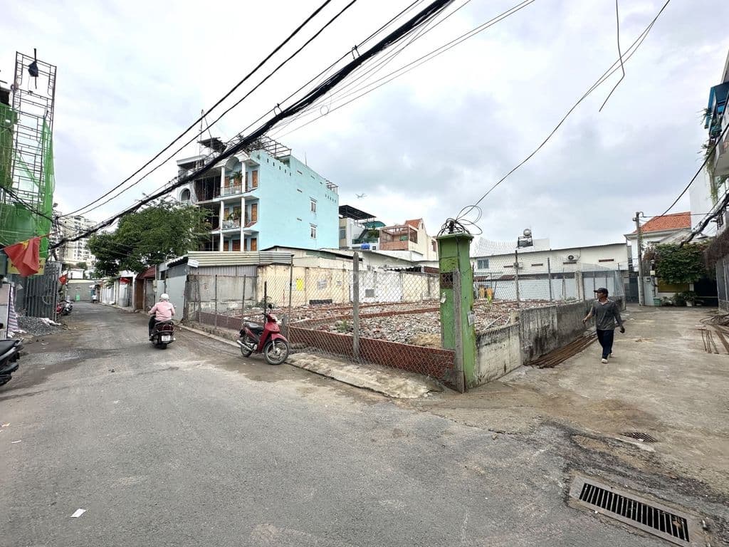 Lô góc 2 mặt tiền, xe hơi tới cửa, Đường 18, Linh Đông, Thủ Đức