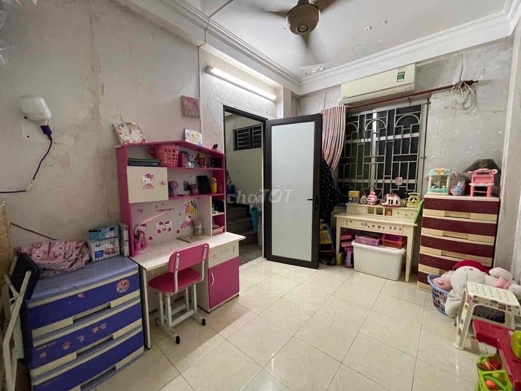 Nhà gần phố 4 tầng - 3 ngủ sổ đỏ đẹp 5.7 tỷ - Ảnh 3