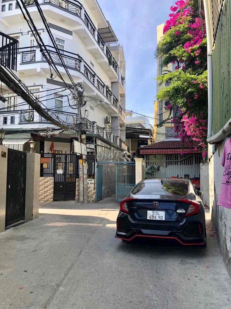 nhà bán 5m x 8m. 2 lầu 🚗 đường Phú định f16.Q8