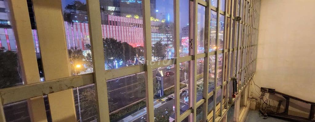 Bán căn hộ 70m2 mặt tiền Lê Lợi, Quận 1 - Ảnh 3