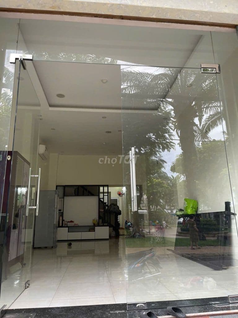 Nhà 3 Lầu MT Vị Trí Siệu Đẹp Đối Diện Công Viện -4m x 16m - 3 Lầu -P5 - Ảnh 2