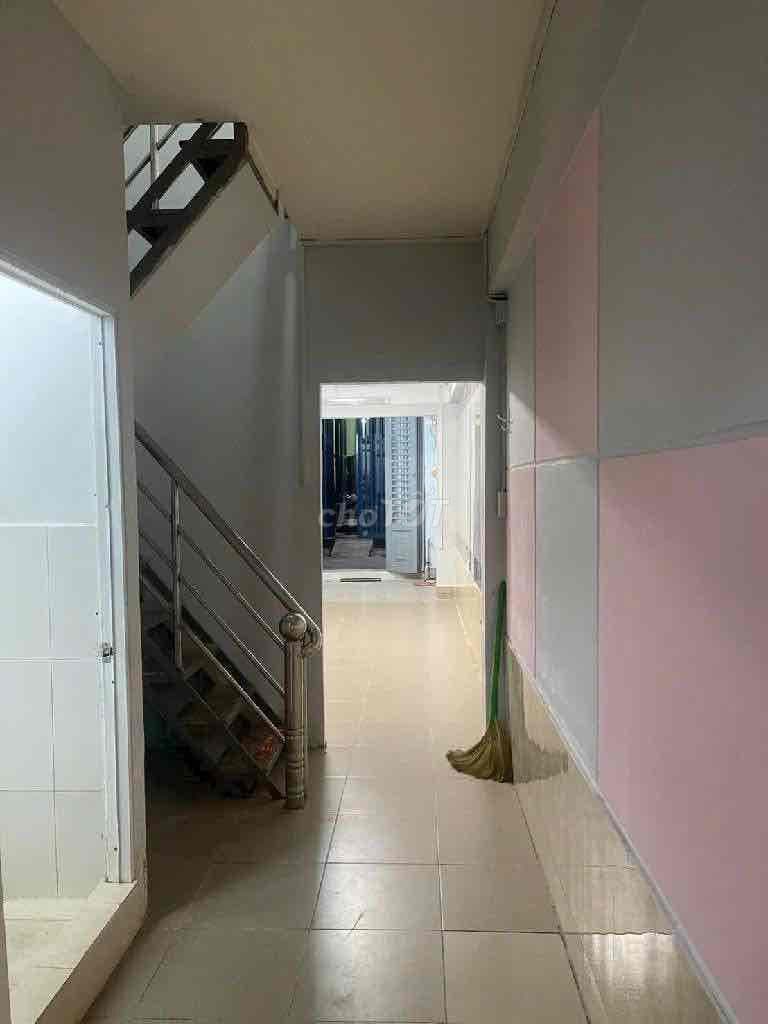 Nhà bán ngay Tạ quang Bửu. xe hơi đậu cửa. tiện ích xung quanh đầy đủ. - Ảnh 2