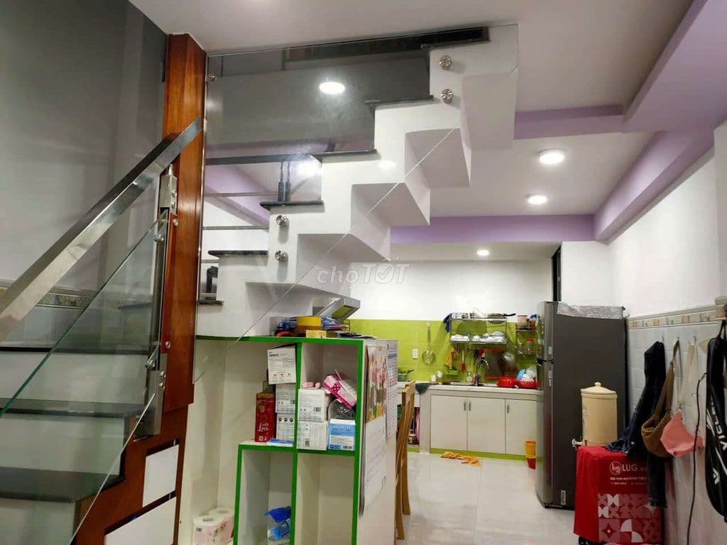 Nhà 4 Tầng Hoàng Hoa Thám, BT. Vị Trí Trung Tâm