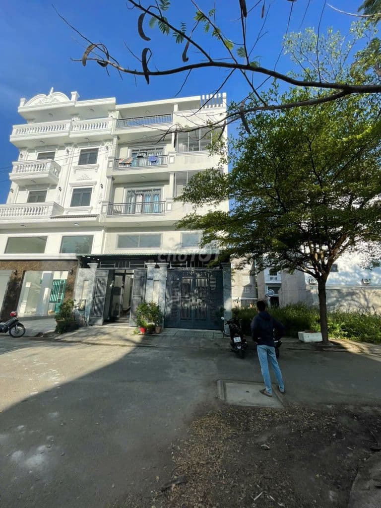 Nhà trệt lững 2 lầu sân thượng. Gần Quận 7 - Full nội thất. MT 8M - Ảnh 3