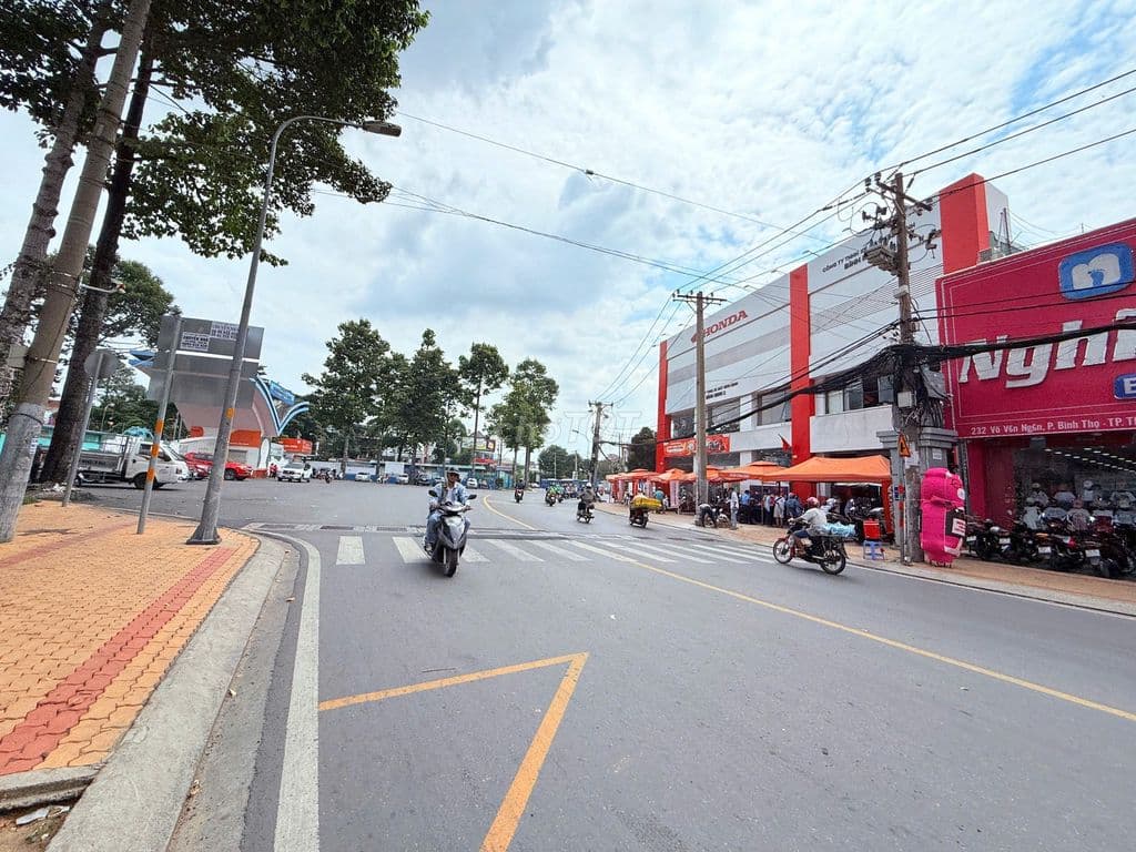 NGỘP !NHÀ MẶT TIỀN NGANG 8M NGAY VÕ VĂN NGÂN THU NHẬP 40TR/THÁNG
