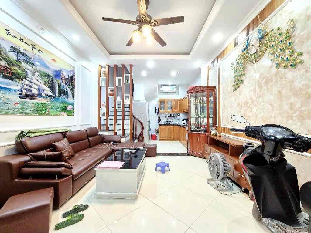 Tài Chính 9 Tỷ Nhà Đại Từ 40m MT4m 5 Tầng Ngõ Rộng Chỉ 10m Ra Mặt Phố