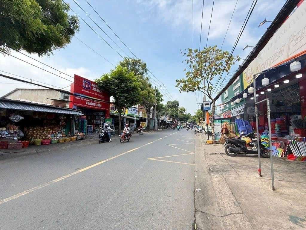 Gia đình cần bán nhà Mặt Tiền Tỉnh Lộ 10 ( gần đoạn Tên Lửa ) - Ảnh 3