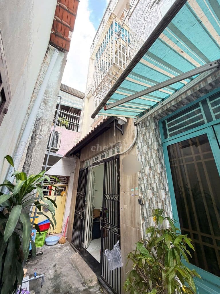 Bán nhà 2 lầu hẻm 154 Âu Dương Lân P3 Q8