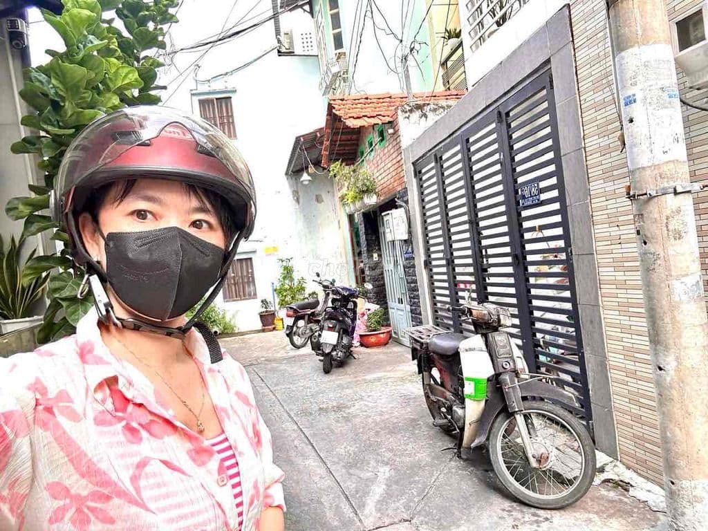 Bán nhà cách 3 căn ra mt xe hơi Tôn Thất Thuyết,,Bến vân đồn,.