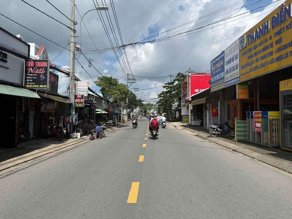 đất chính chủ cần bán MT phan văn hớn cách chợ xtt 500m.