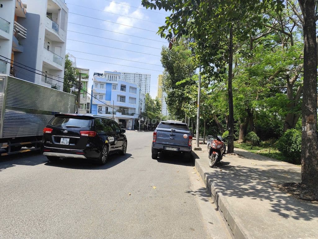 Bán nhà mặt tiền Kinh Doanh đường Vành Đai khu Bình Phú đúc 4 tấm