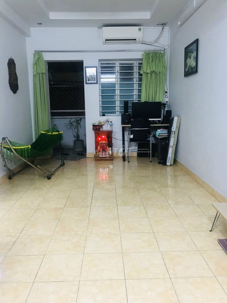 Bán gấp chung cư thang bộ Bàu Cát 2, tầng cao sổ hồng. Giá 2 tỷ 620