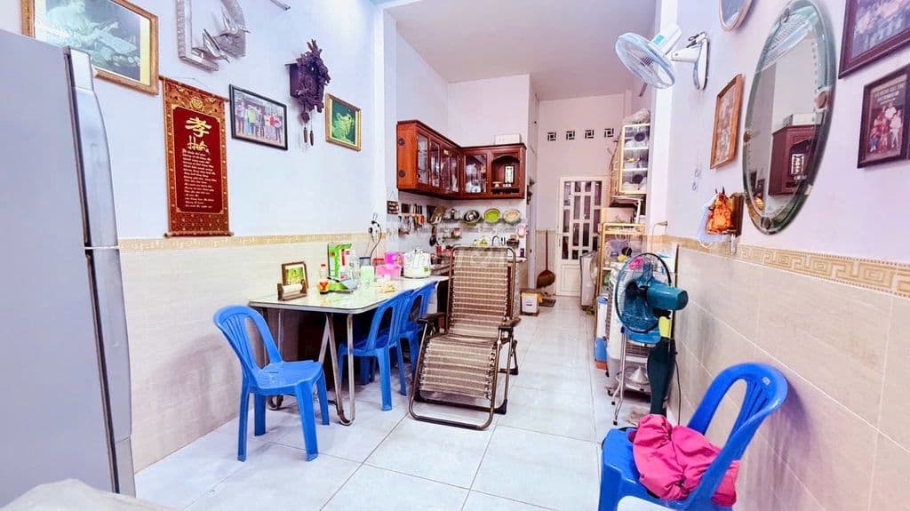 Nhà Gò Vấp sát sân bay, bệnh viện. DT 57m2. 3 tầng, 4 PN, 5 WC - Ảnh 3