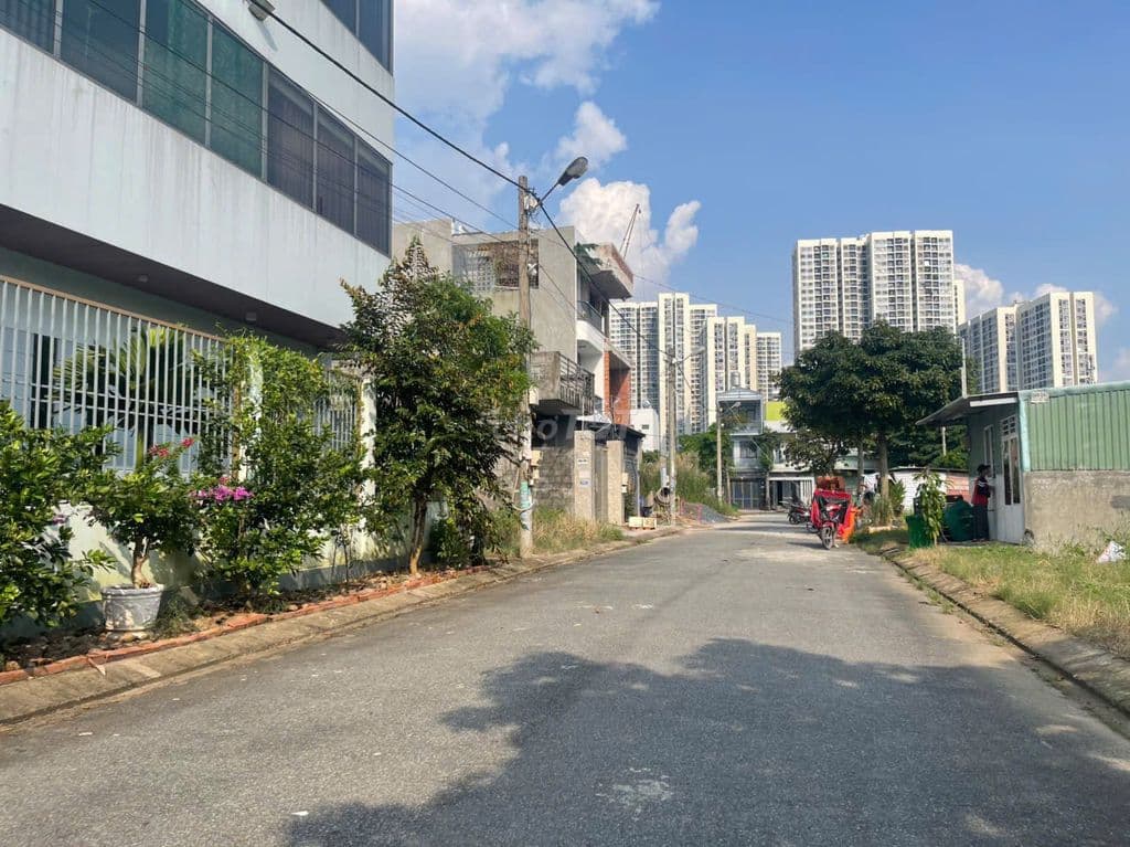 CHÍNH CHỦ CẦN BÁN ĐẤT NGAY ĐỐI DIỆN VIN Q9