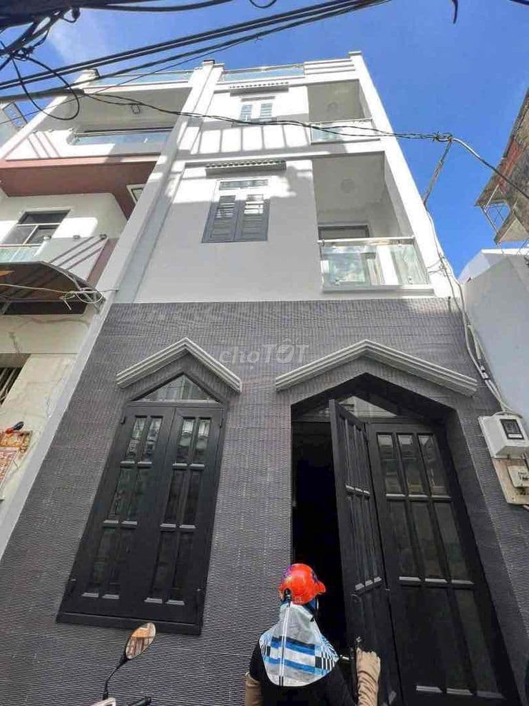 CẤN BÁN GẤP NHÀ MỚI NGUYỄN TRÃI GẦN MẶT TIỀN 4 TẦNG 4PN, 4WC