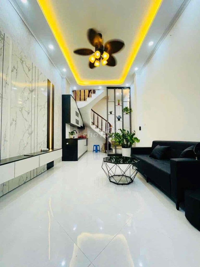 Nhà Gốc Đề 10m ra ô tô tránh, ngõ rộng 2m, 3 thoáng, ở luôn, 35m*5T.