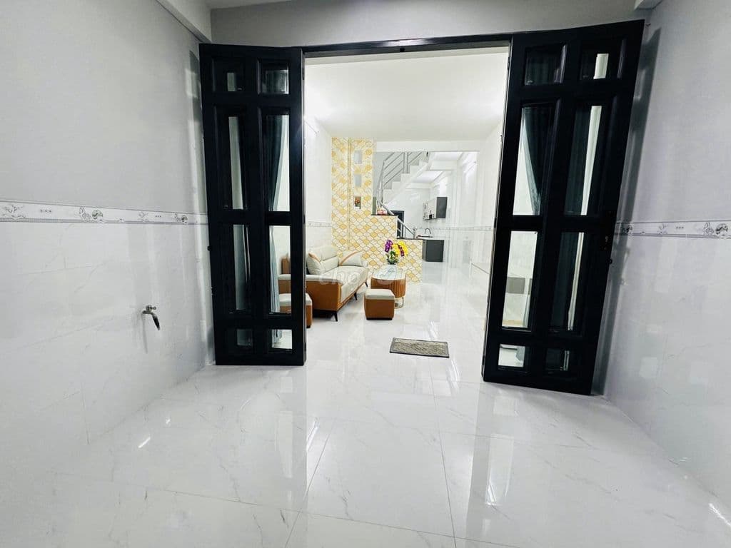 NGAY BỜ KÈ RẠCH XUYÊN TÂM- HXH - 3 TẦNG - 38M2 - 2PN- VŨ TÙNG