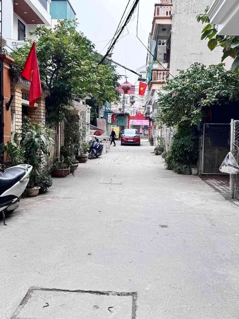NHÀ DÂN XÂY 6 Tầng thang máy x 70m2 14pkk , khu phân lô ô tô tránh