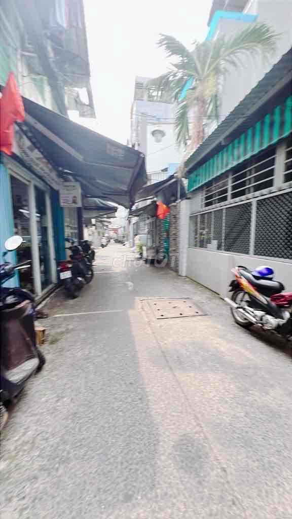 Bán gấp ,nhà cấp 4 mặt tiền ,hẻm thông ,DT 120m2 ,3PN ,Đoàn Văn Bơ ,Q