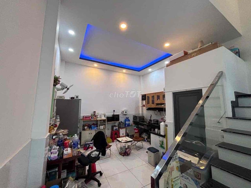 Nhà 45m 3 tầng BTCT cách mặt tiền 15m ô tô di chuyển được chỉ 6 tỷ 4 - Ảnh 2