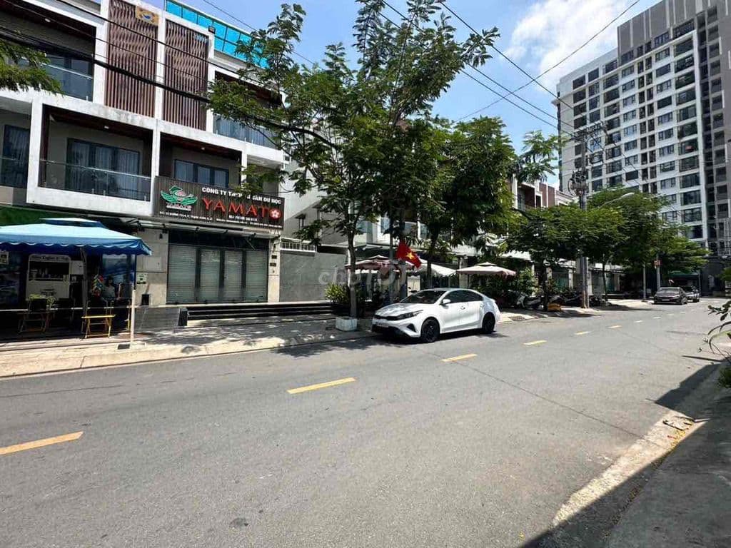 nhà siêu to 4m sâu 15m 1 lửng 3pn oto tận cửa cách 20m ra picity Q.12