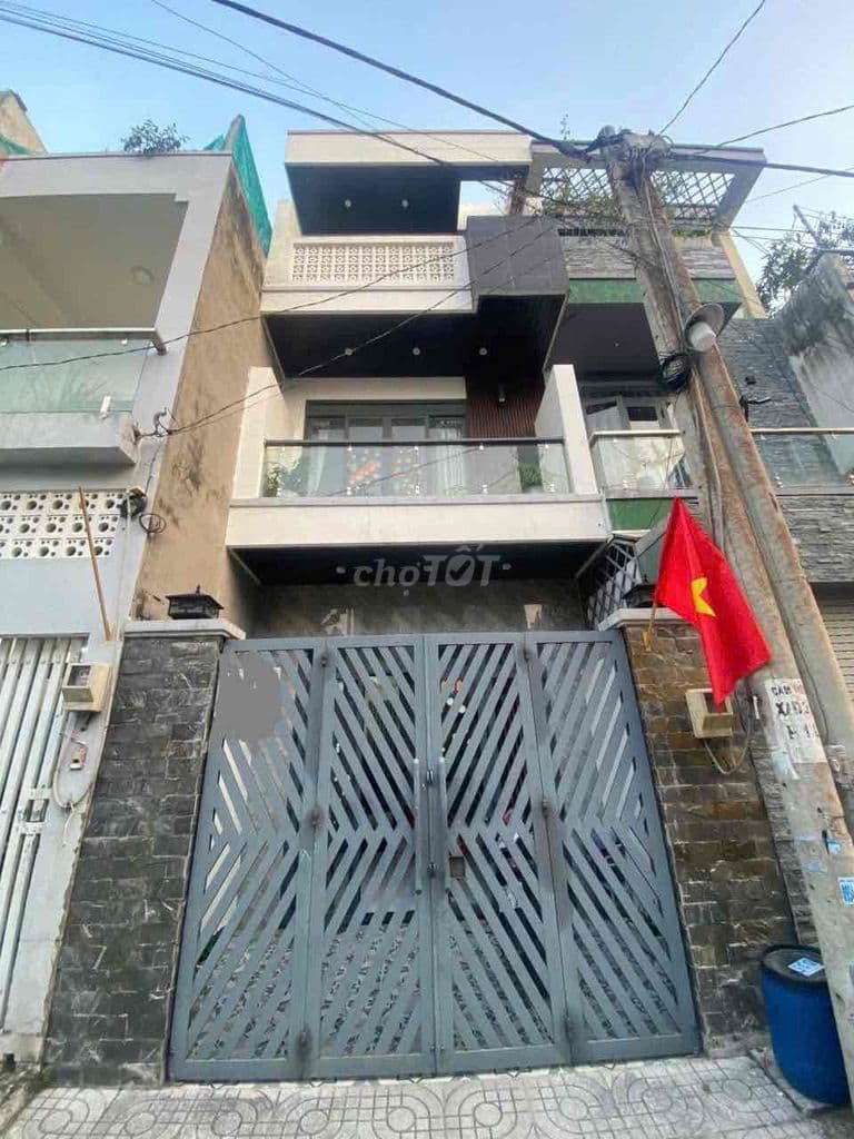 Nhà 3 tầng đường Lò Lu, đường 8m giá 5,7 tỷ