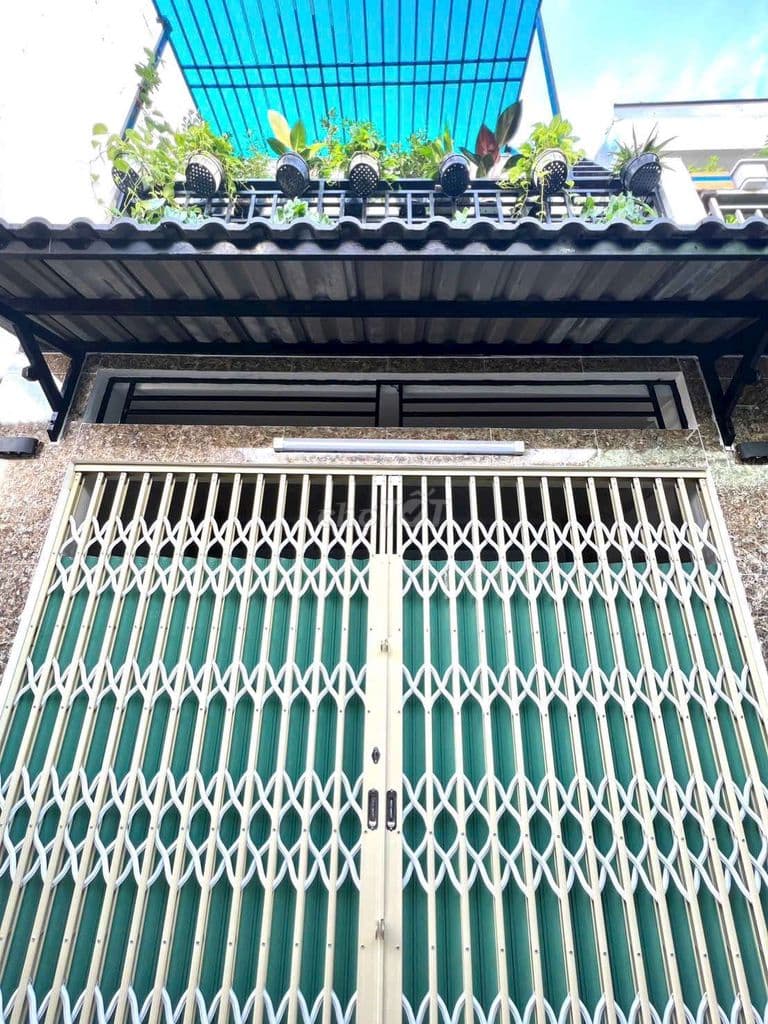 NHÀ ĐẸP HẺM XE HƠI KẾ Q7