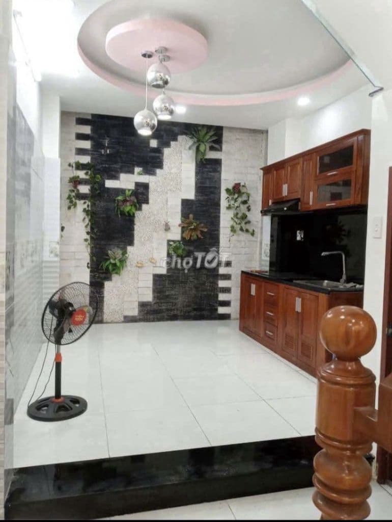 Nhà mặt tiền gần nhà ga T1 sân bay TSN