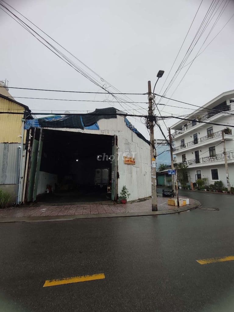 Góc 2 MT KDC Bình Phú 148m2 xây full không lộ giới