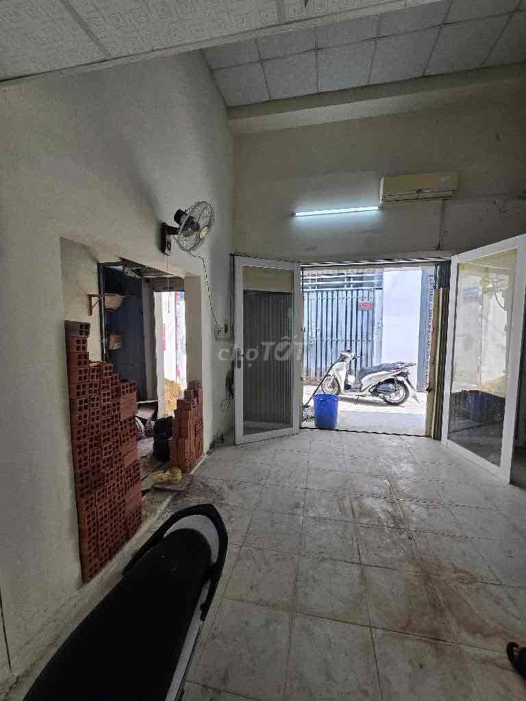 Bán nhà sát Tân Sơn Nhì, Tân Phú, 40m2, ngang 6m, đang sửa mới, giá 4.