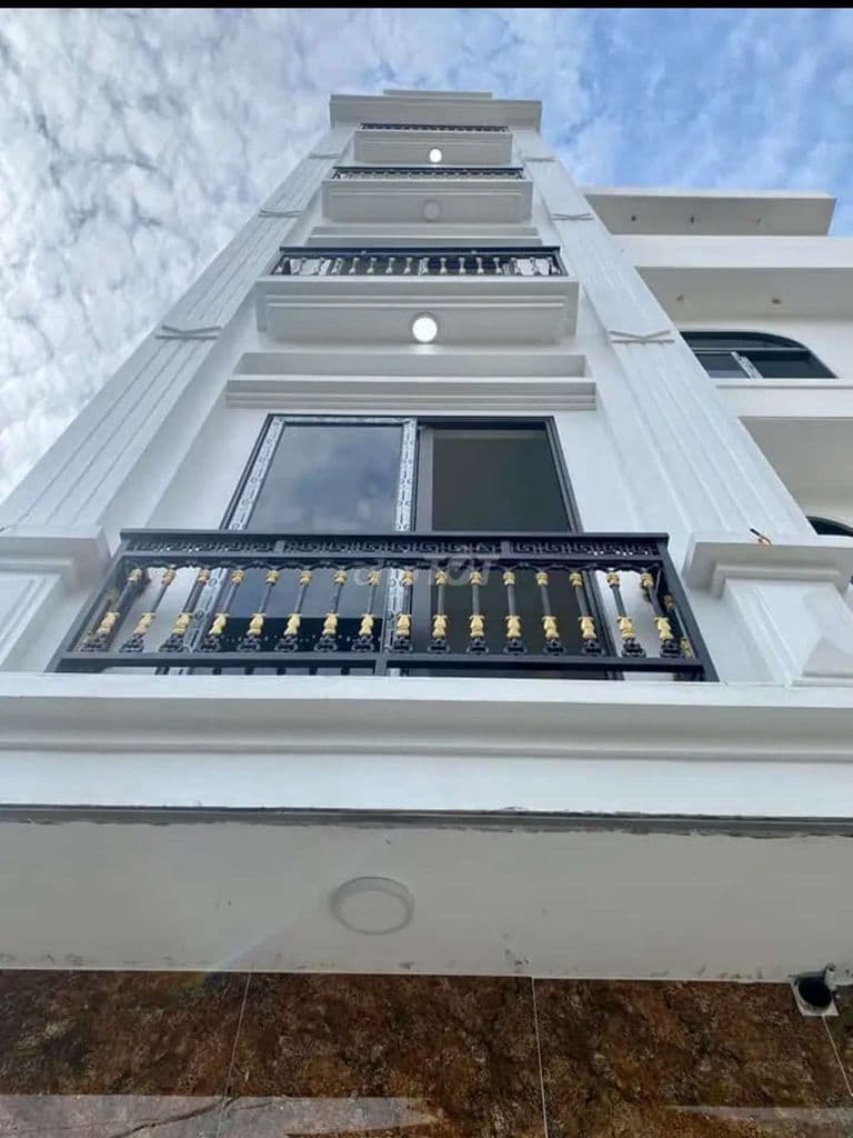 nhà liên mạc ô tô đỗ gần