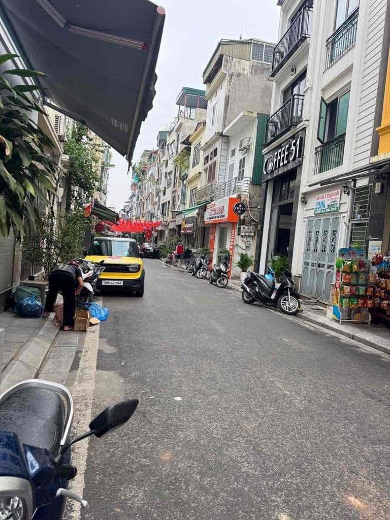 Bán nhà phố Bạch Mai mới 30m 5 tầng 3.4mt giá 6 tỷ tặng nội thất