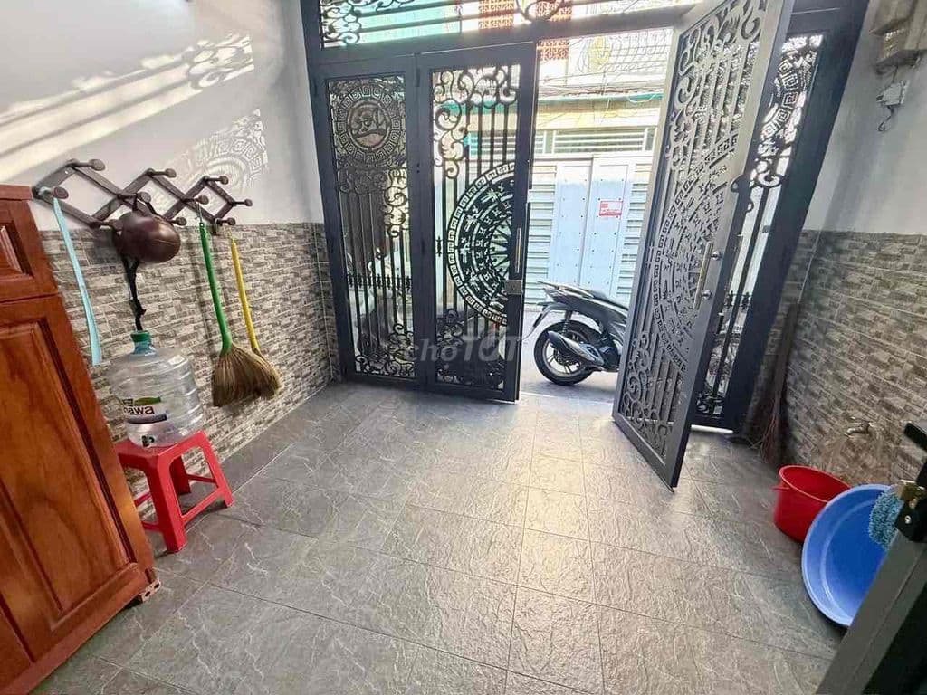 Bán nhà kế bên chợ 200 Đ.xóm chiếu, trục Đ.tôn đản ra Vĩnh Khánh. - Ảnh 2
