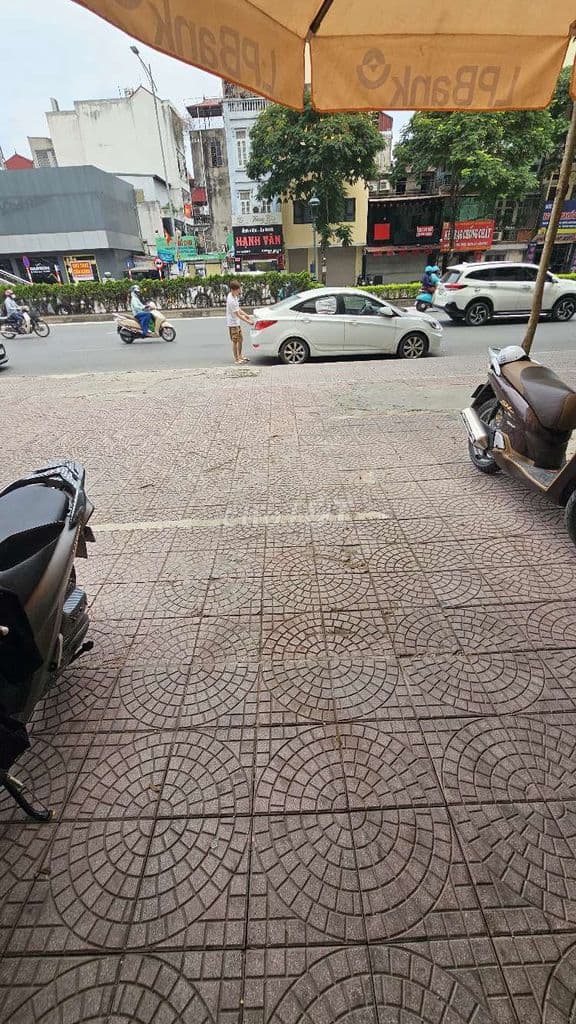 Mặt Phố Nguyễn Văn Cừ 140/160m2 10 tầng mặt tiền 8,6m nhỉnh 140 Tỷ - Ảnh 2