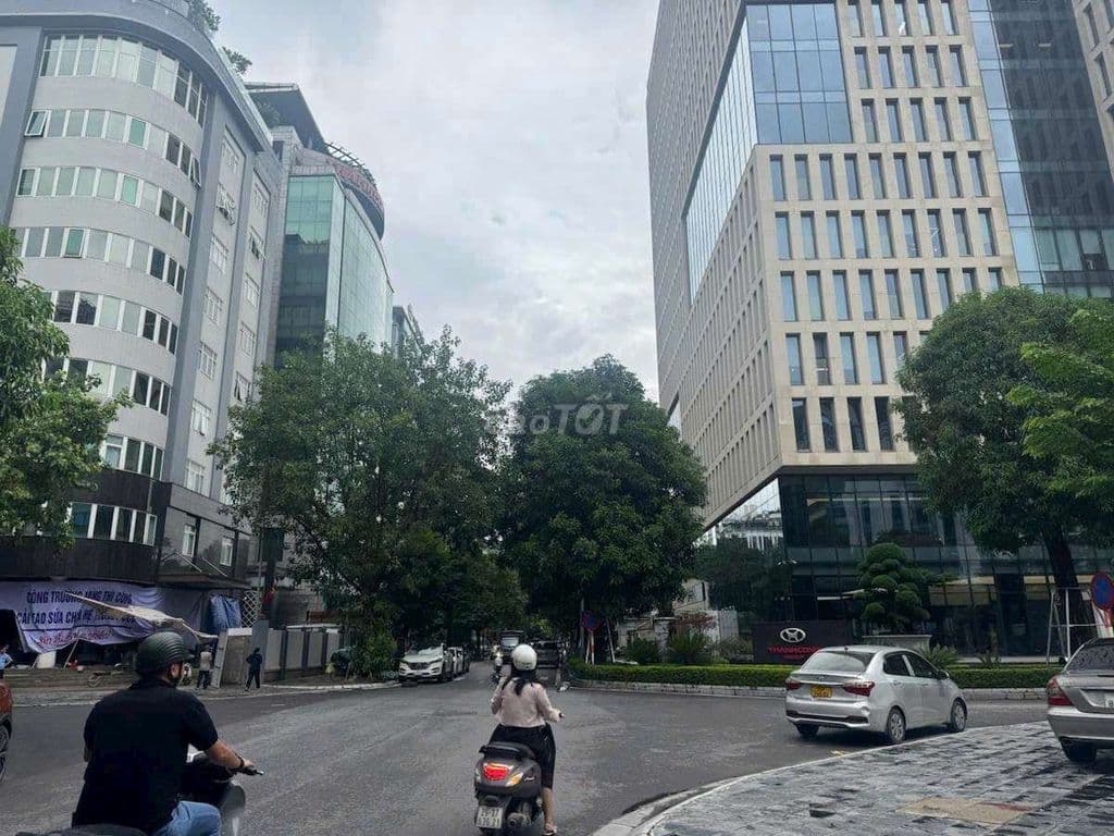 Tôi cần bán Toà nhà văn phòng Web3 mặt ngõ,Duy Tân, 8tầng 2thang máy