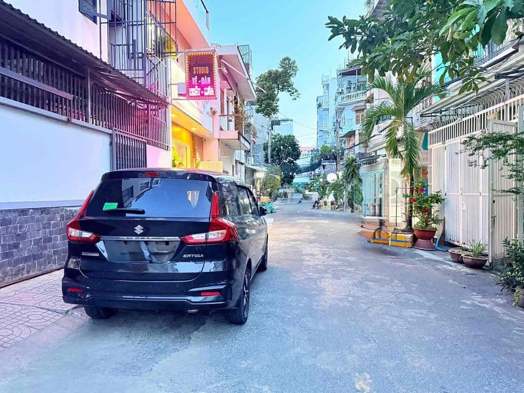 Cần bán Nhà mới ngang 7m xây 5 tầng đường 8m thông Phạm Văn Bạch GV