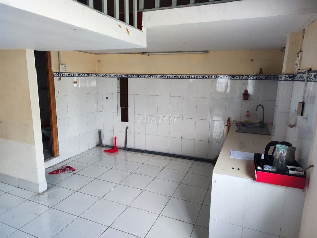 Bán 2 phòng (lầu 2 + 3) mặt tiền Triệu Quang Phục, Q5