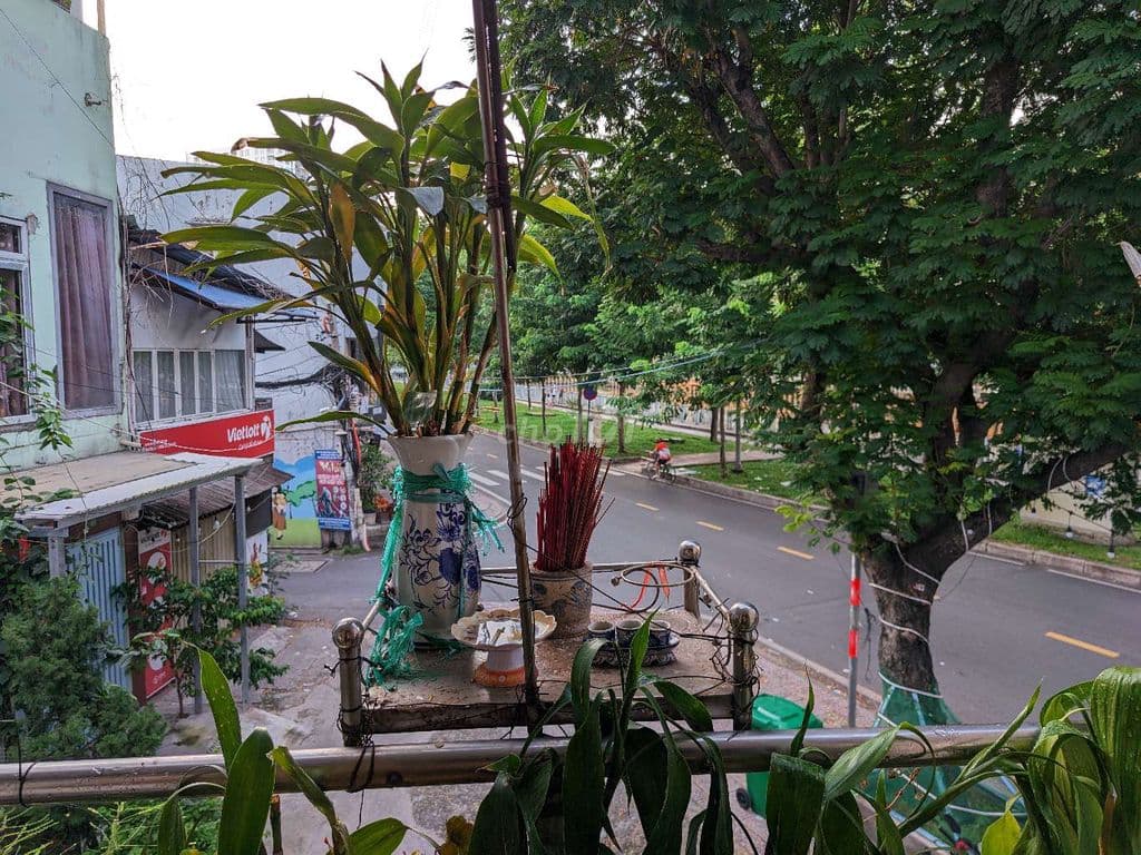 mặt tiền Trường Sa , ngay ngã 3 xe hơi - Ảnh 2