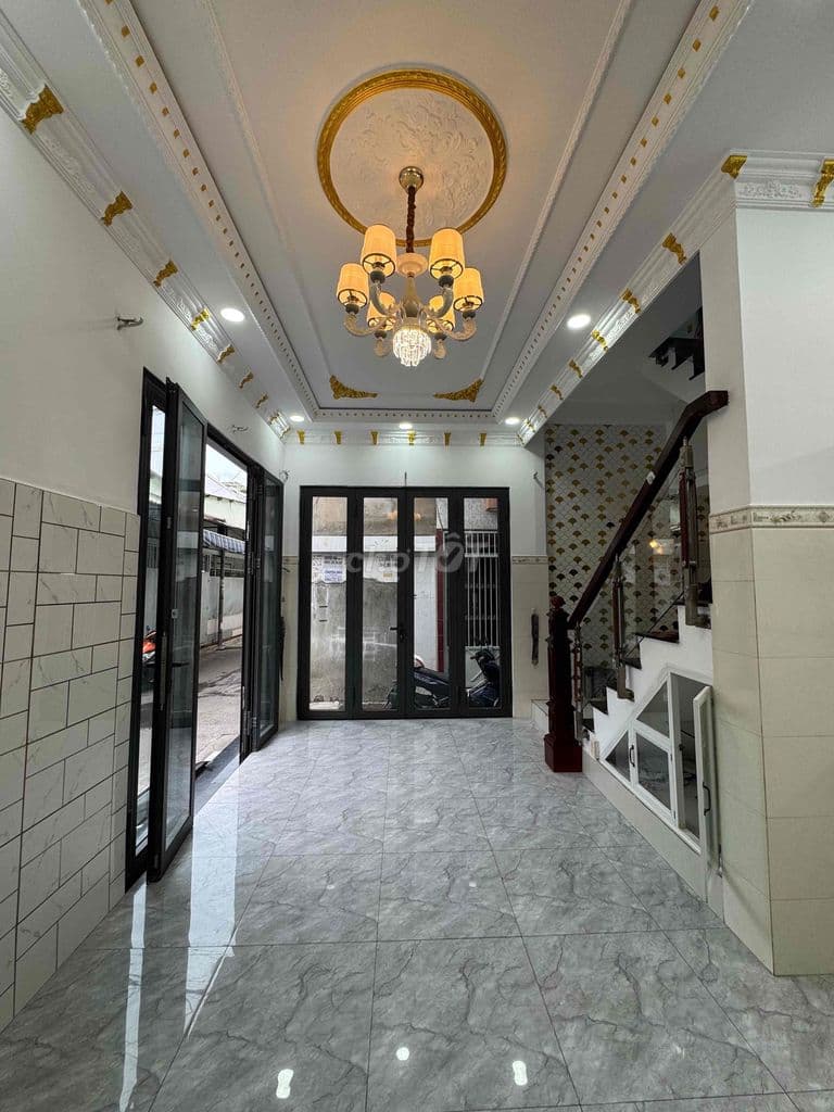 Bán nhà 2 mặt tiền, giáp quận 6, 40m2, 3 tầng, 4 PN, 4 tỷ nhỉnh