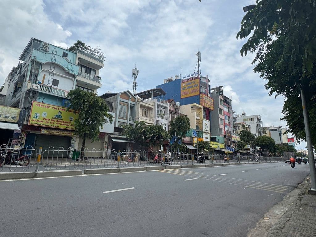 Mặt tiền Nguyễn Văn Lượng, dt200m2, xây chdv, khách sạn ,văn phòng đẹp - Ảnh 2